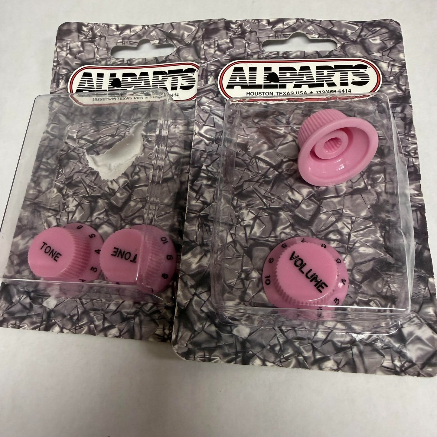 Allparts PK-0153 & PK-0154 2 Tone & 2 Volume Guitar Knobs for Stratocaster® Pink