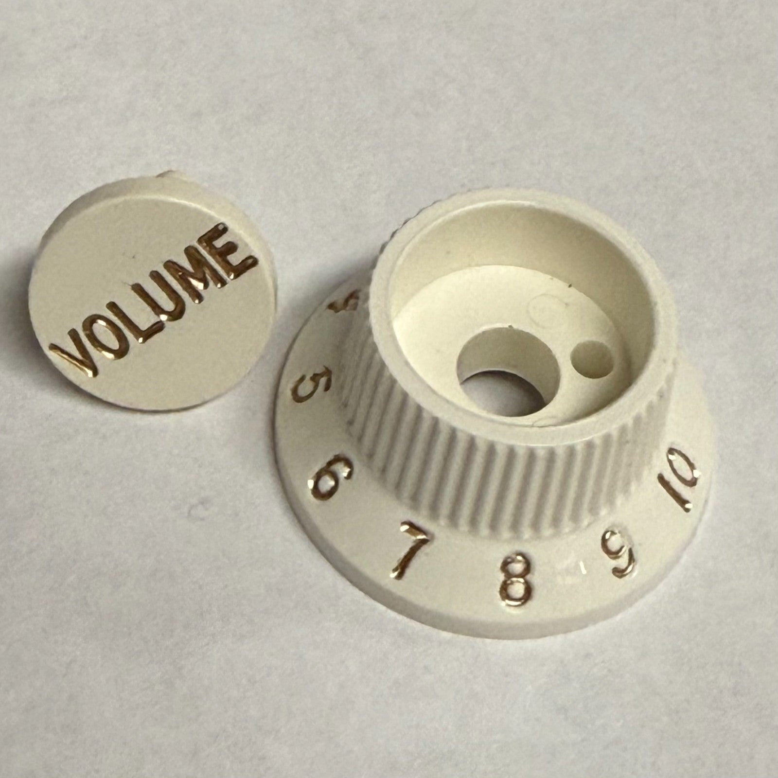 (1) Genuine Fender S-1 S1 Parchment Stratocaster/Strat Volume Knob 005-9266-049